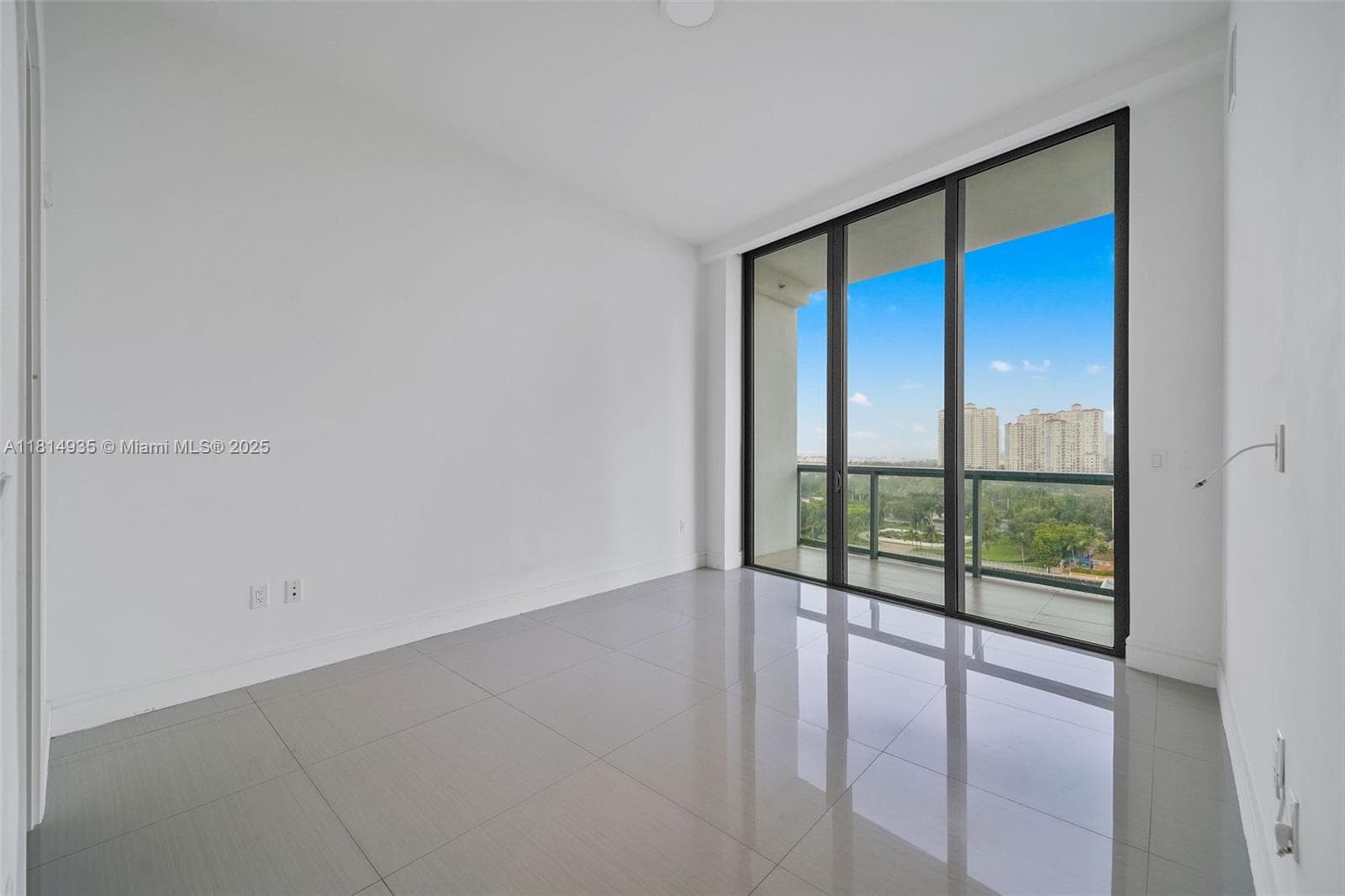 3250 NE 188th St, Aventura FL 33180 — 22