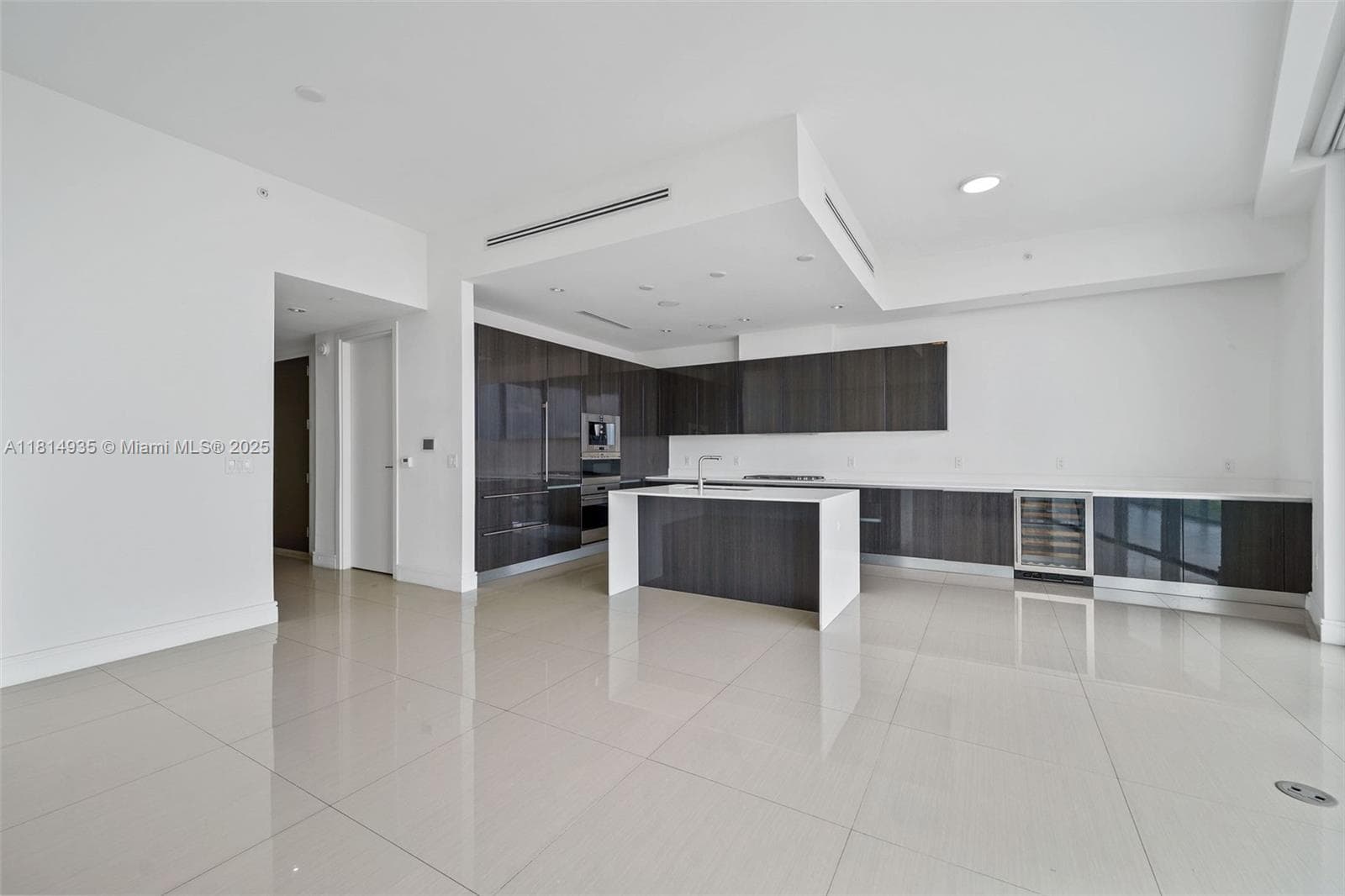 3250 NE 188th St, Aventura FL 33180 — 3