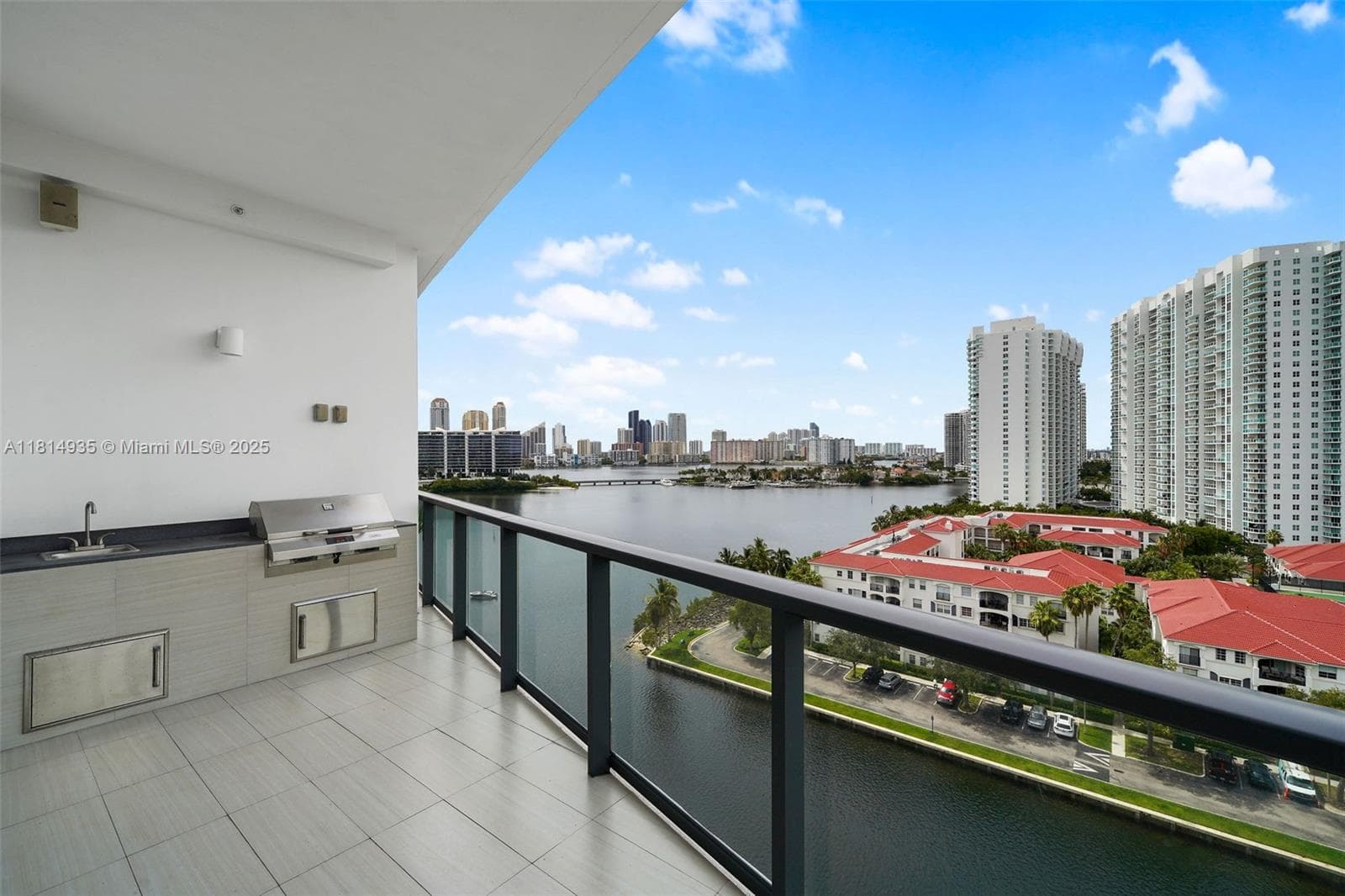 3250 NE 188th St, Aventura FL 33180 — 32