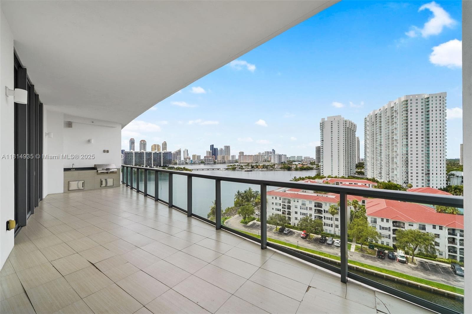 3250 NE 188th St, Aventura FL 33180 — 30