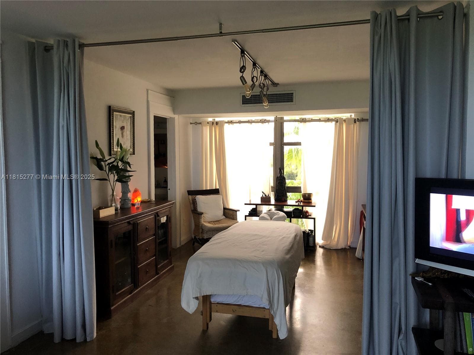 5701 Biscayne Blvd # 701, Miami FL 33137 — 24