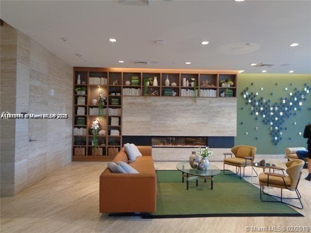 16385 Biscayne Blvd # 820, North Miami Beach FL 33160 — 23