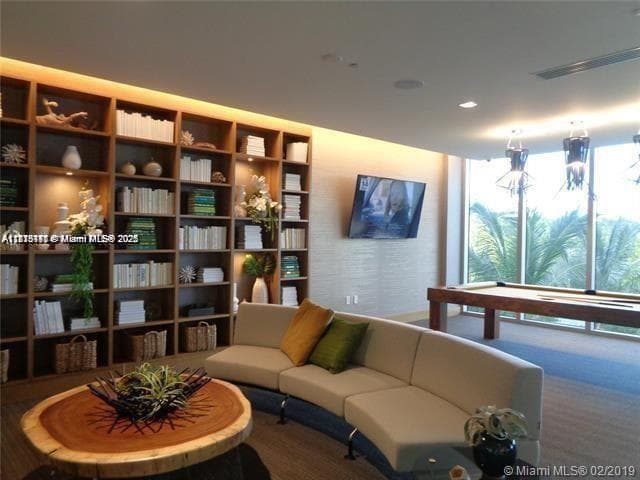 16385 Biscayne Blvd # 820, North Miami Beach FL 33160 — 22