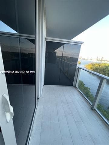 16385 Biscayne Blvd # 820, North Miami Beach FL 33160 — 18