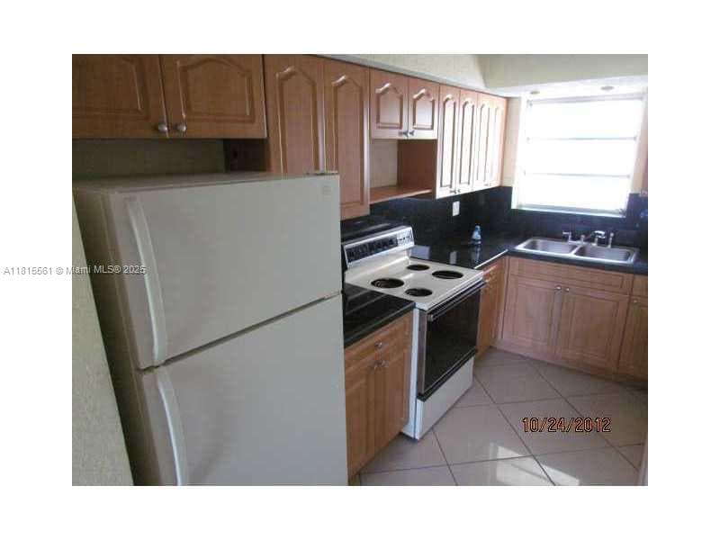 Village At Dadeland Condo, Miami, FL — 3