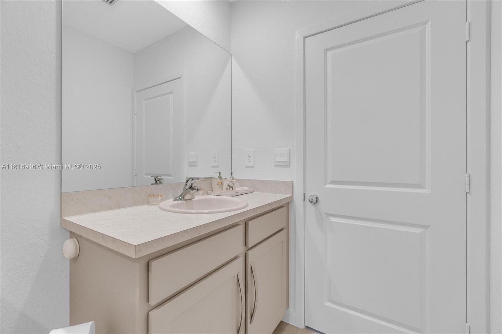 504 NE 1st Dr, Florida City FL 33034 — 38