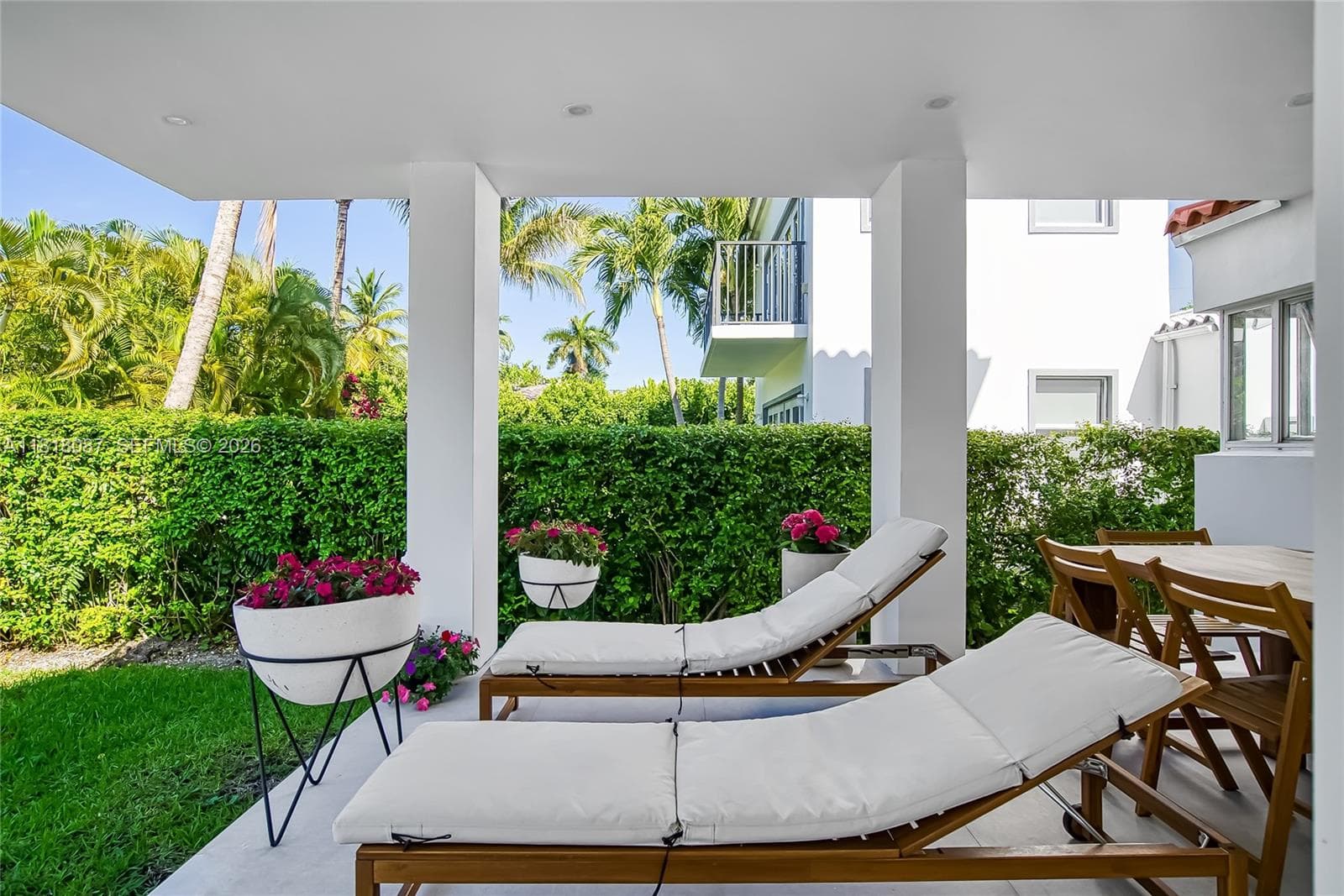719 W 51st St, Miami Beach FL 33140 — 32