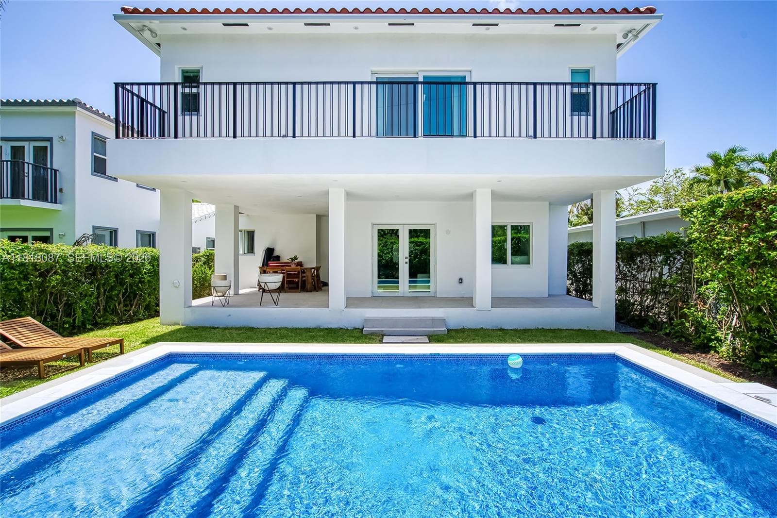 719 W 51st St, Miami Beach FL 33140 — 30