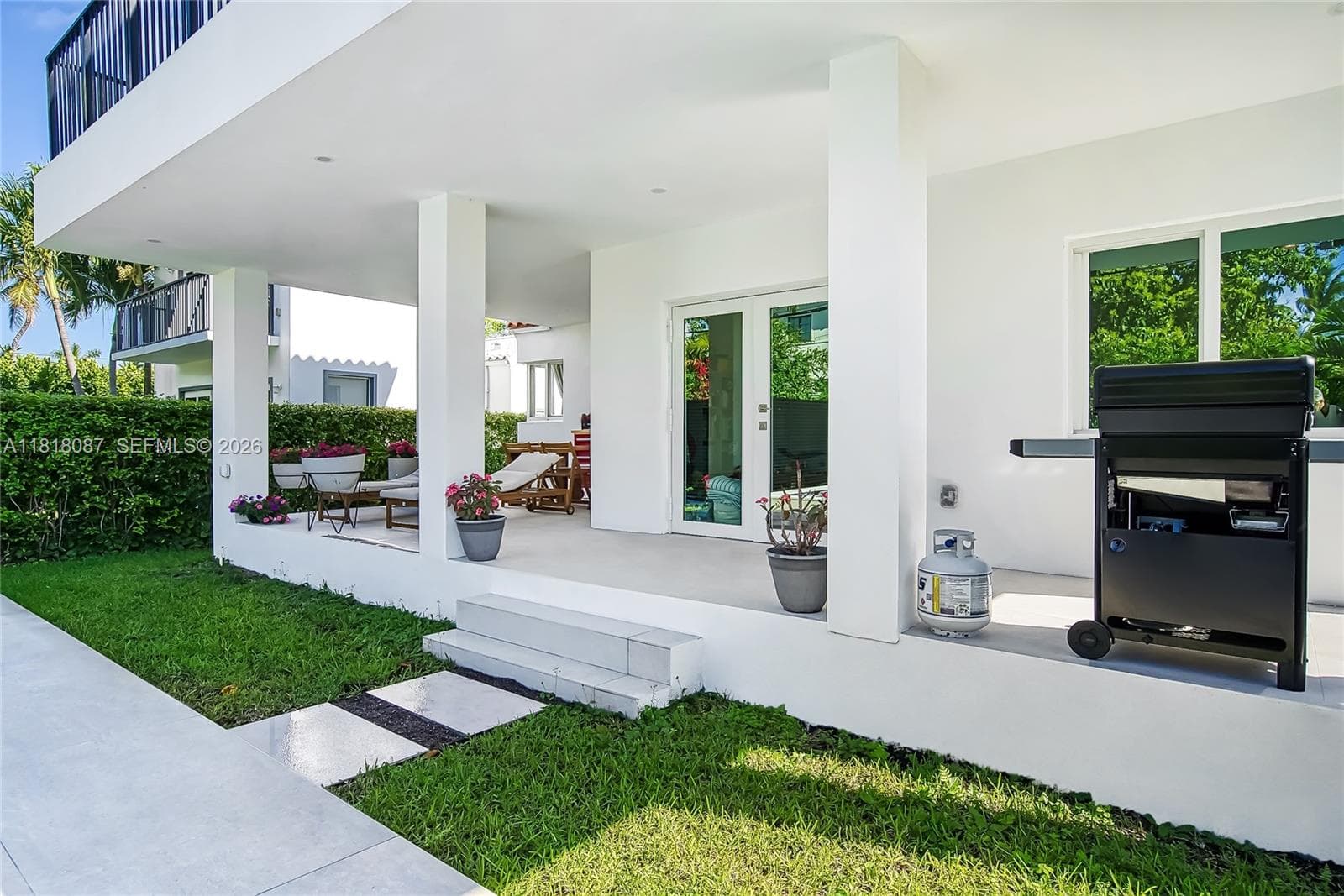 719 W 51st St, Miami Beach FL 33140 — 33
