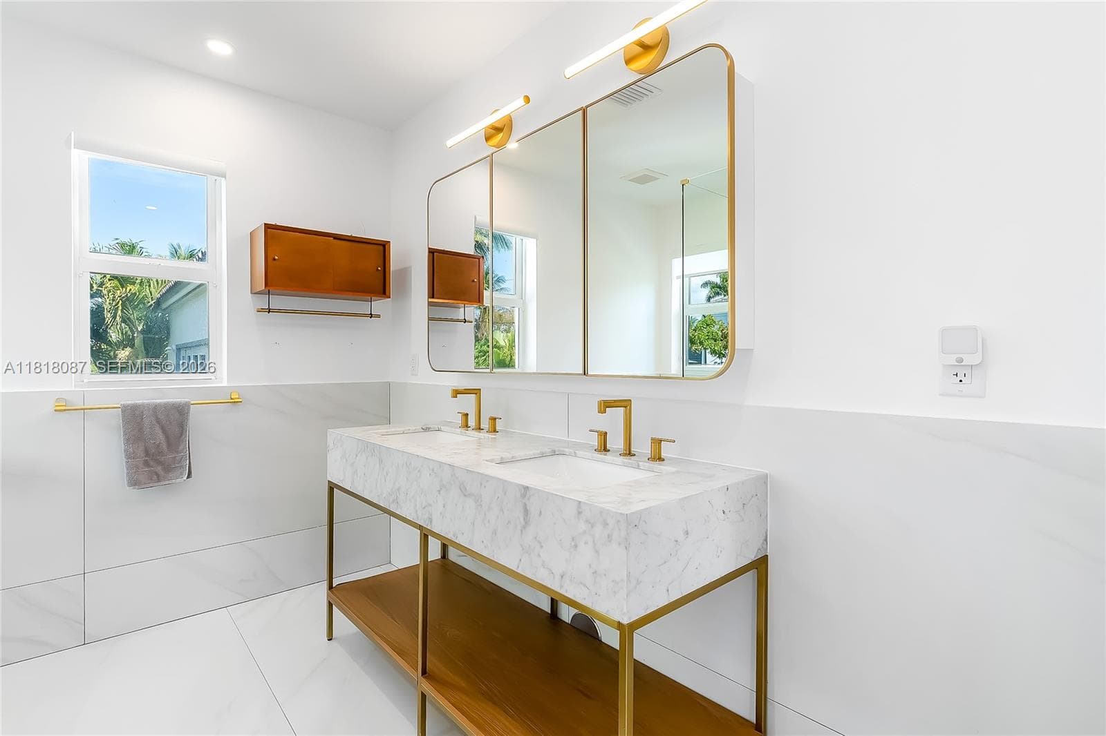 719 W 51st St, Miami Beach FL 33140 — 18