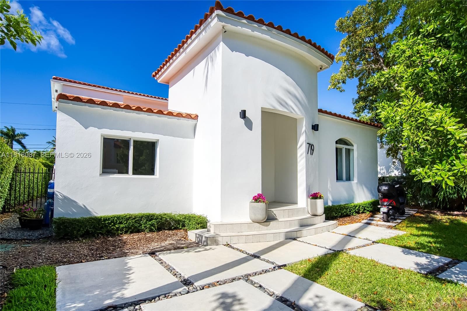 719 W 51st St, Miami Beach FL 33140 — 37