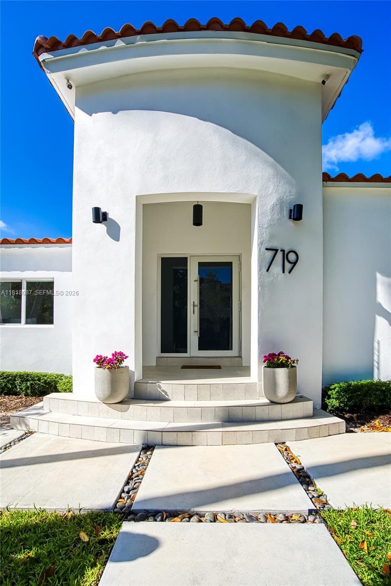 719 W 51st St, Miami Beach FL 33140 — 40