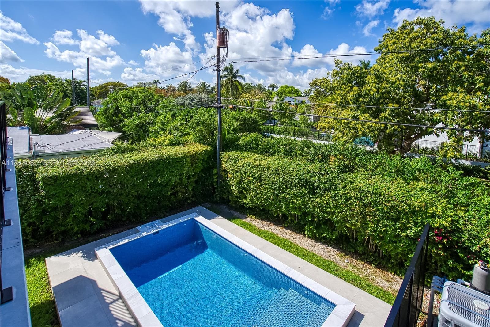 719 W 51st St, Miami Beach FL 33140 — 35