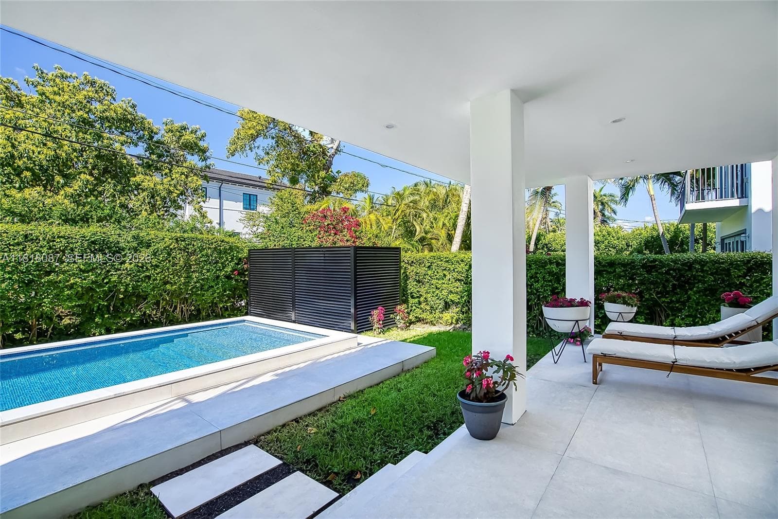 719 W 51st St, Miami Beach FL 33140 — 31