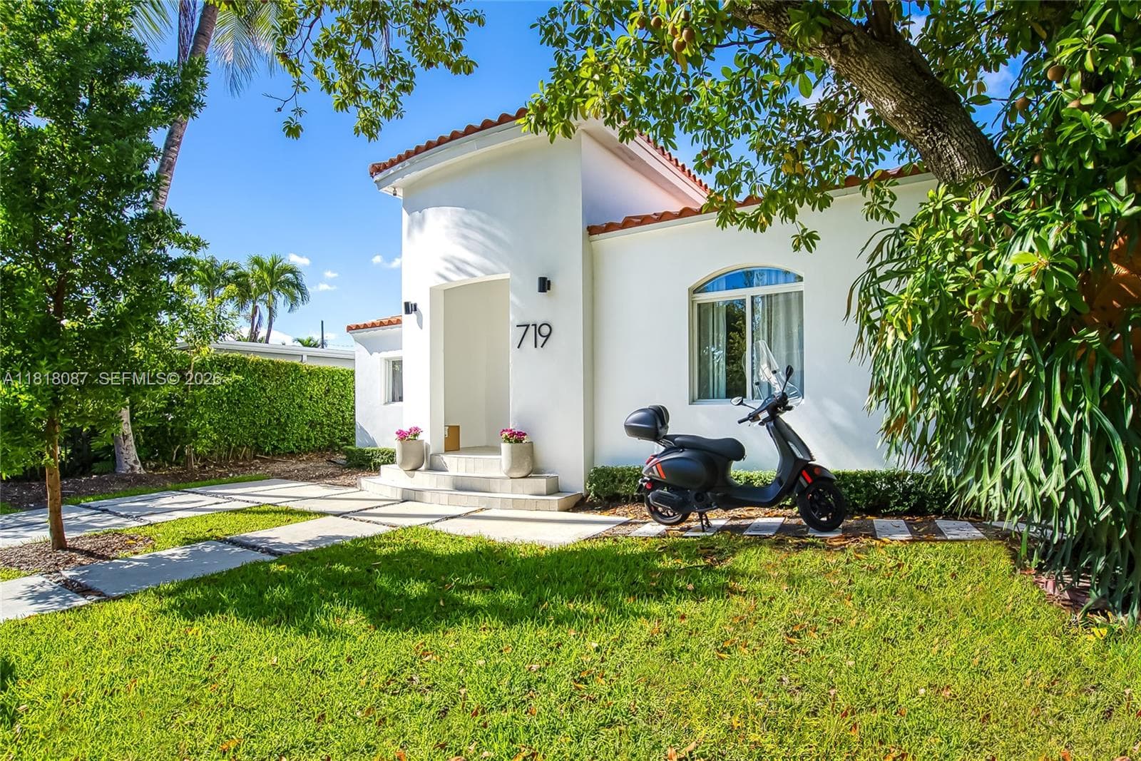 719 W 51st St, Miami Beach FL 33140 — 39