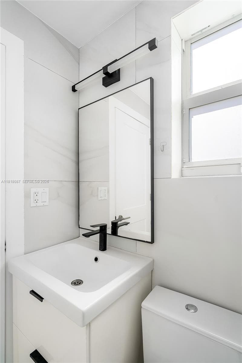719 W 51st St, Miami Beach FL 33140 — 29
