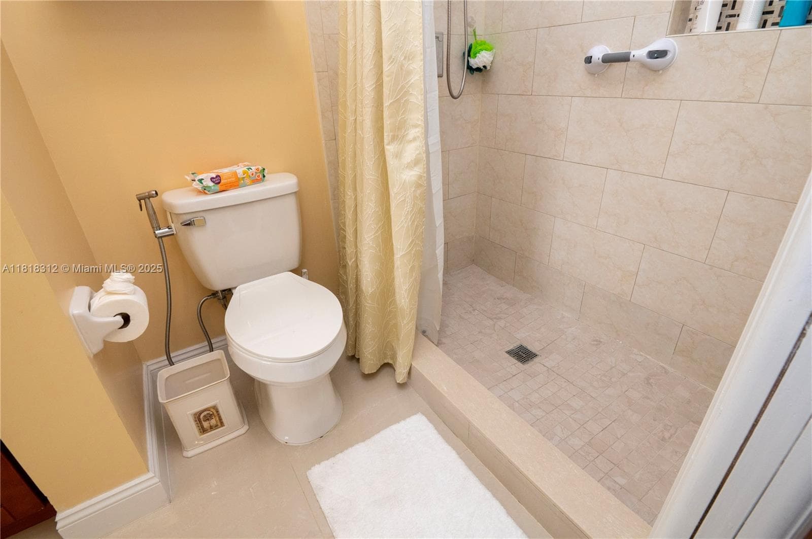 2375 W 74th St # 6, Hialeah FL 33016 — 32