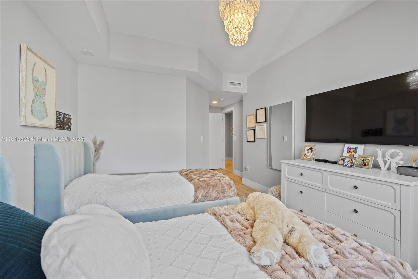 801 Brickell Key Blvd # 2203, Miami FL 33131 — 32