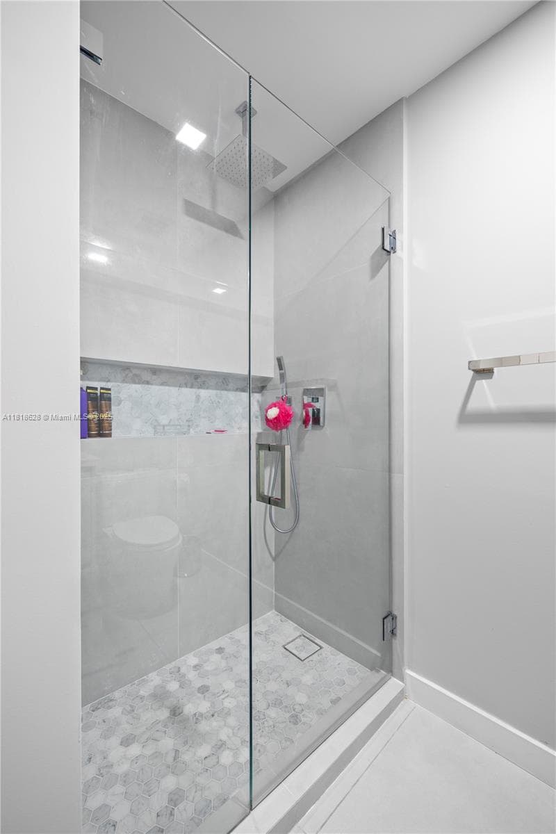801 Brickell Key Blvd # 2203, Miami FL 33131 — 24