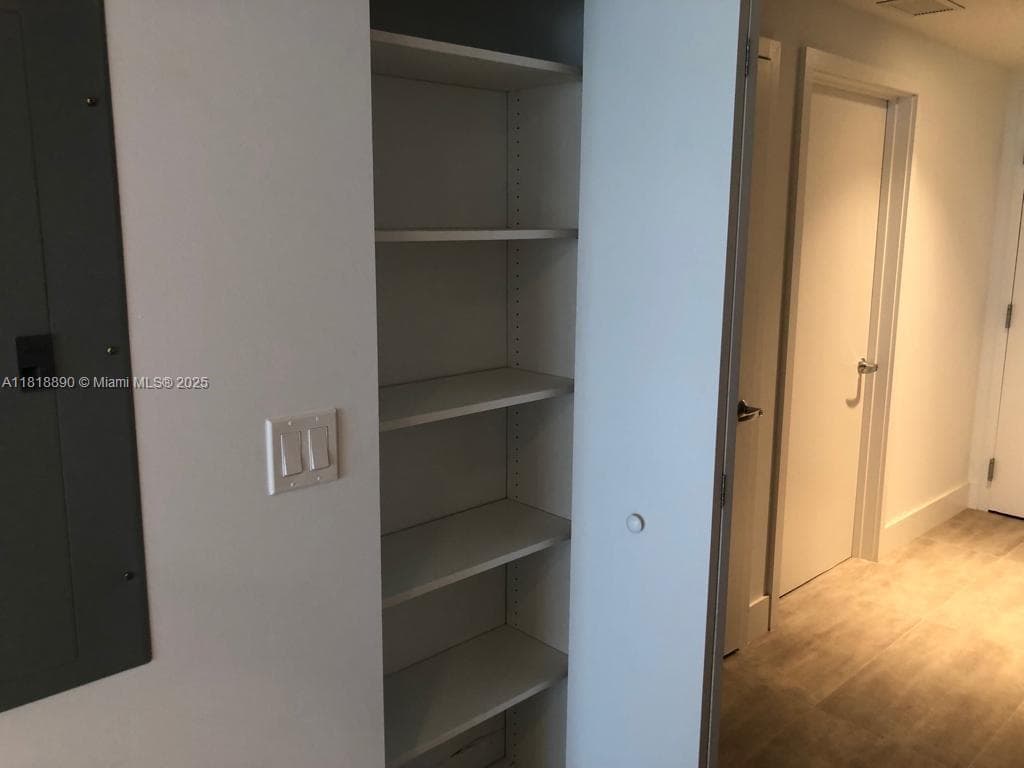 16385 Biscayne Blvd # 1005, North Miami Beach FL 33160 — 27