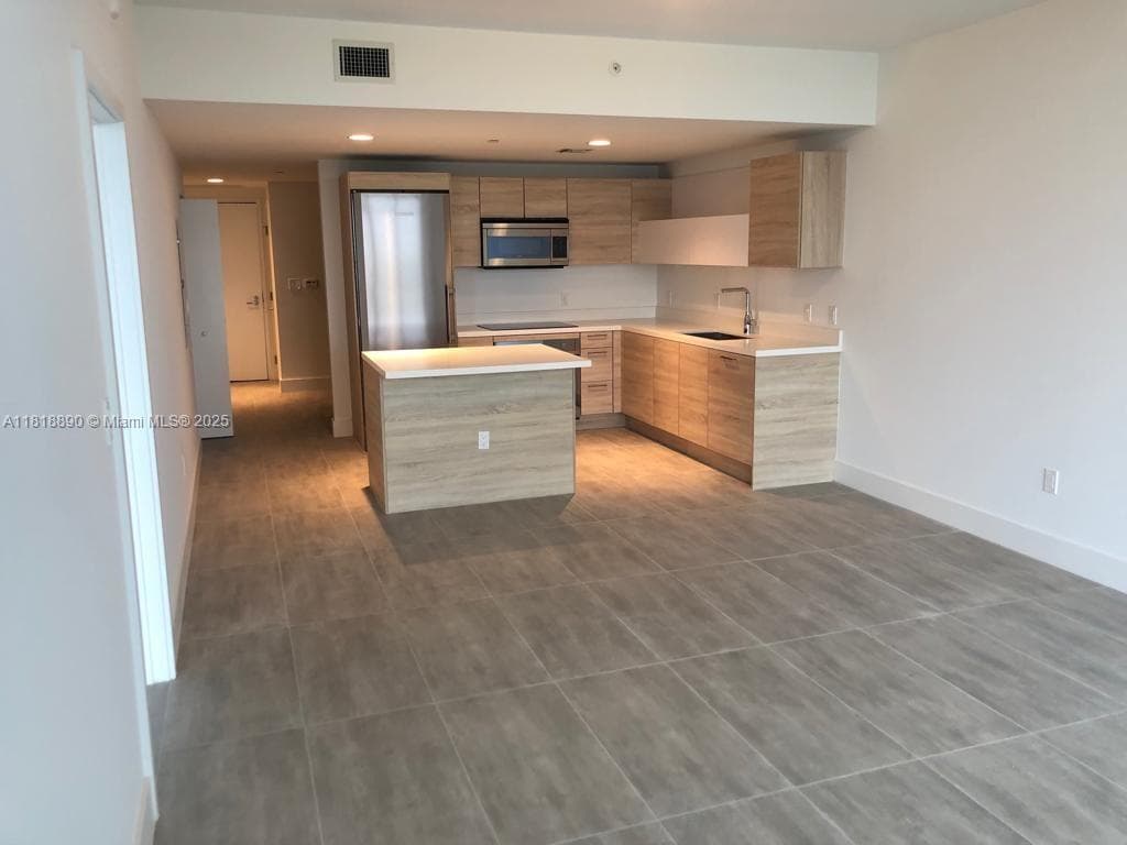 16385 Biscayne Blvd # 1005, North Miami Beach FL 33160 — 2