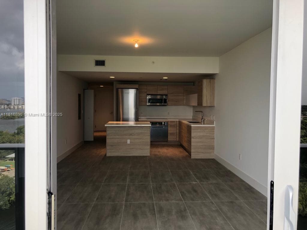 16385 Biscayne Blvd # 1005, North Miami Beach FL 33160 — 6