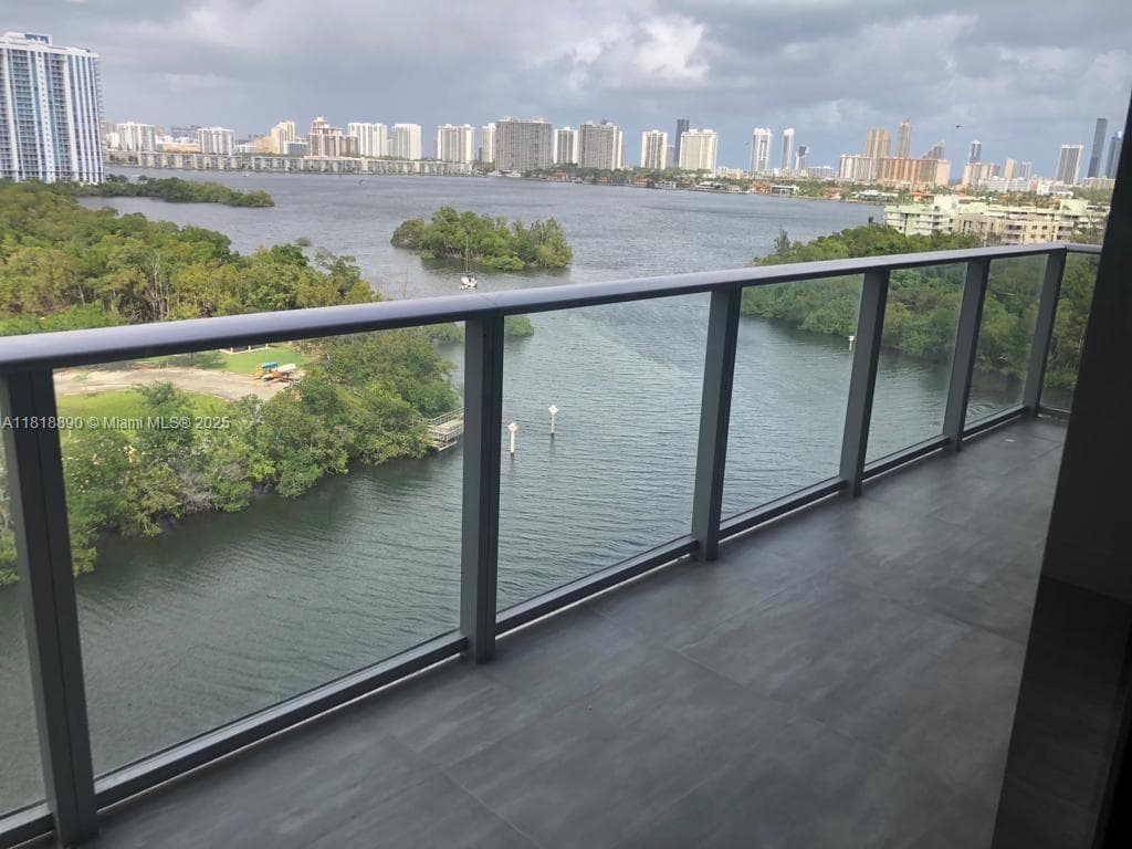 16385 Biscayne Blvd # 1005, North Miami Beach FL 33160 — 42