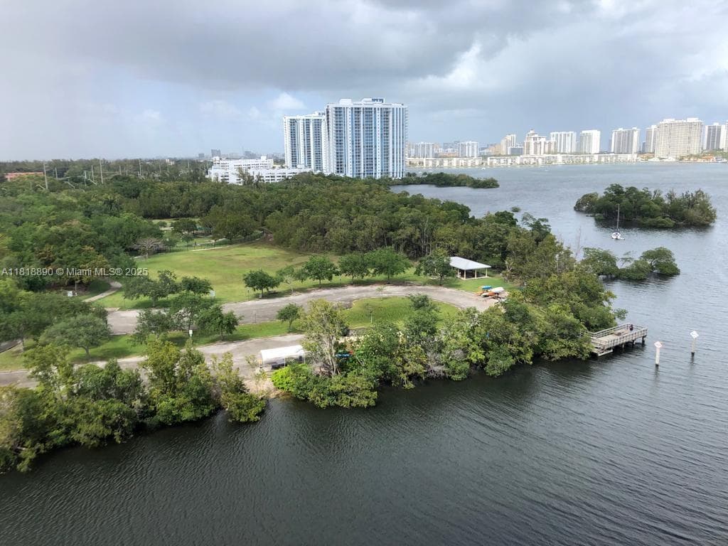 16385 Biscayne Blvd # 1005, North Miami Beach FL 33160 — 46