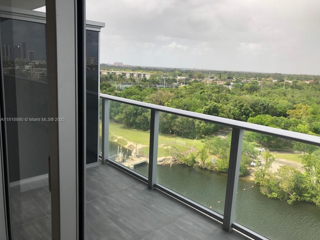 16385 Biscayne Blvd # 1005, North Miami Beach FL 33160 — 43