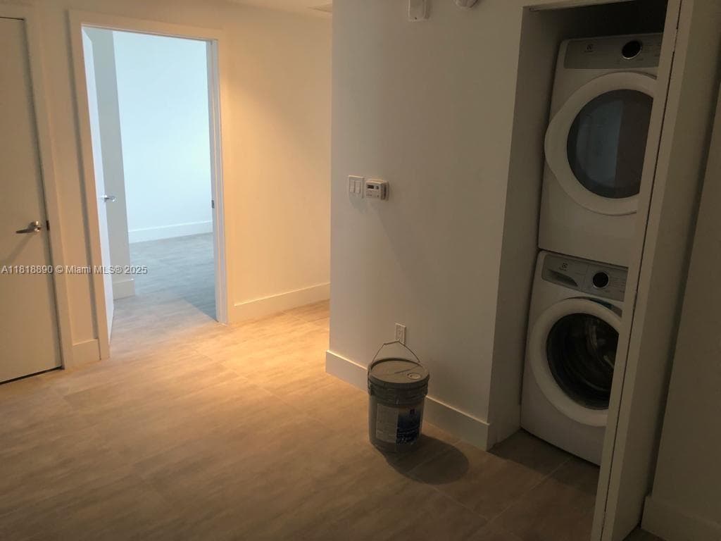 16385 Biscayne Blvd # 1005, North Miami Beach FL 33160 — 12