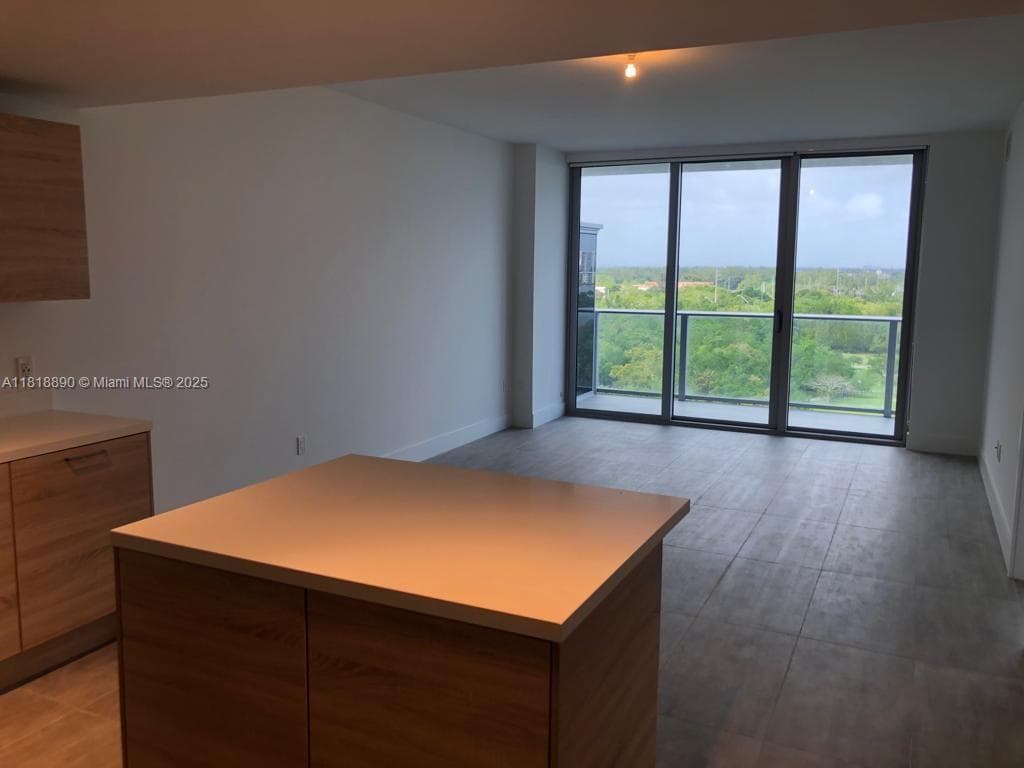 16385 Biscayne Blvd # 1005, North Miami Beach FL 33160 — 26