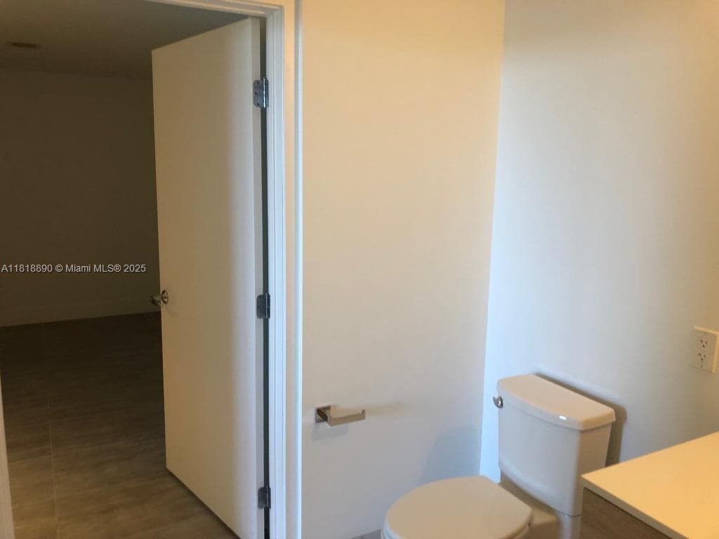 16385 Biscayne Blvd # 1005, North Miami Beach FL 33160 — 22