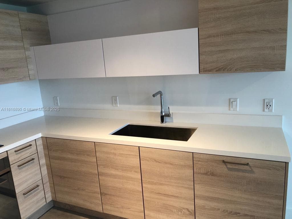 16385 Biscayne Blvd # 1005, North Miami Beach FL 33160 — 7