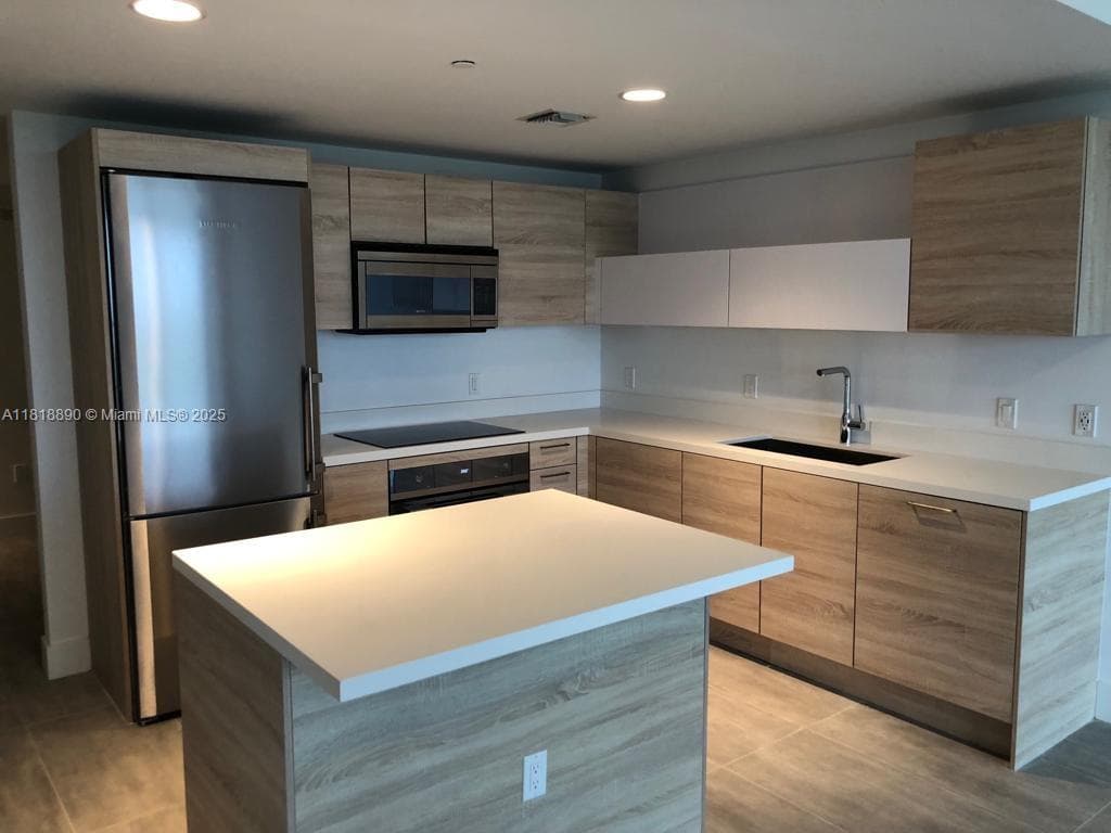 16385 Biscayne Blvd # 1005, North Miami Beach FL 33160 — 3