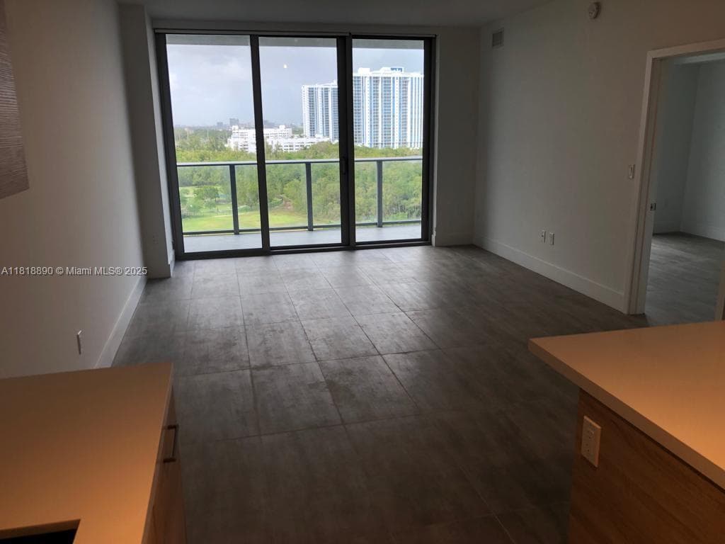 16385 Biscayne Blvd # 1005, North Miami Beach FL 33160 — 28