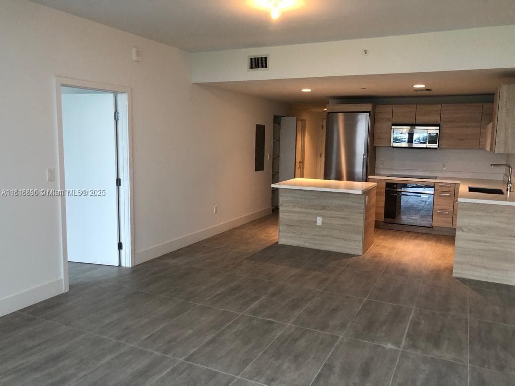 16385 Biscayne Blvd # 1005, North Miami Beach FL 33160 — 5