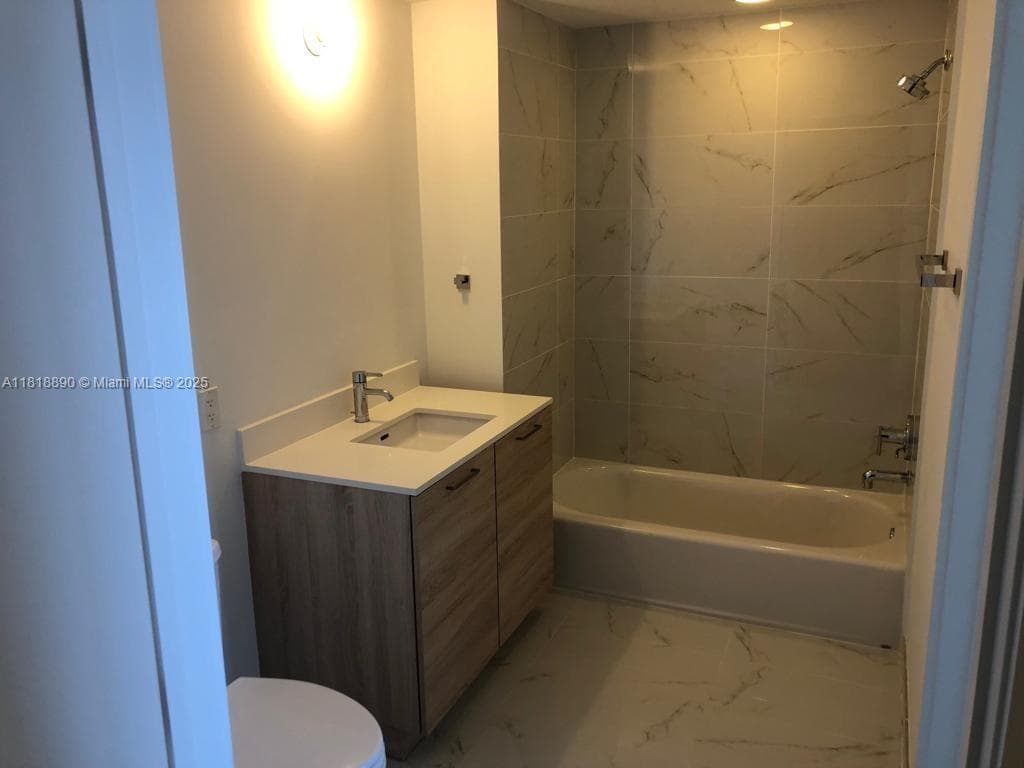 16385 Biscayne Blvd # 1005, North Miami Beach FL 33160 — 24