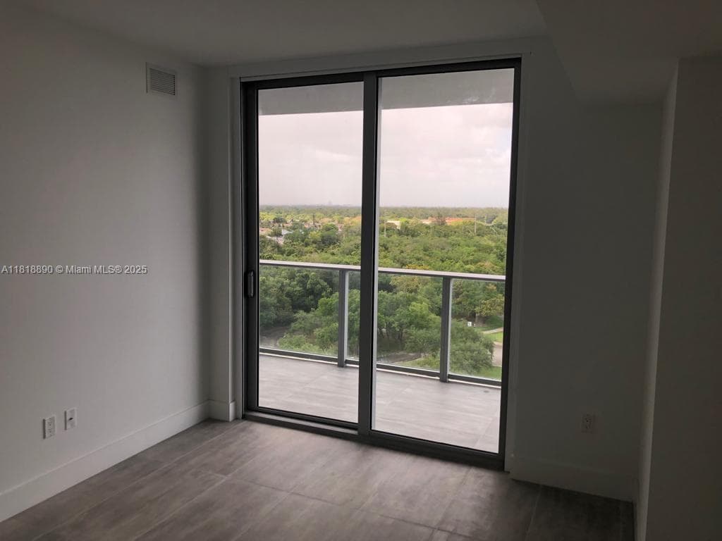 16385 Biscayne Blvd # 1005, North Miami Beach FL 33160 — 30