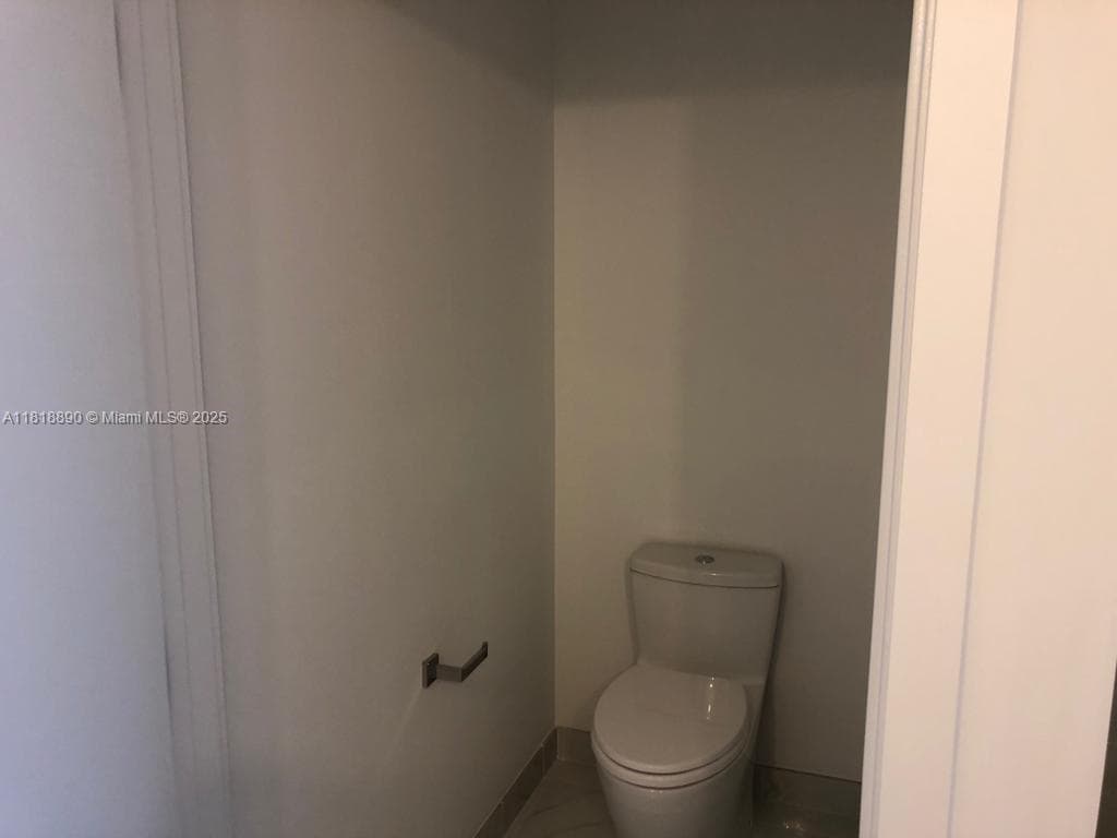 16385 Biscayne Blvd # 1005, North Miami Beach FL 33160 — 34