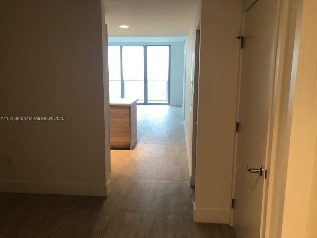 16385 Biscayne Blvd # 1005, North Miami Beach FL 33160 — 38