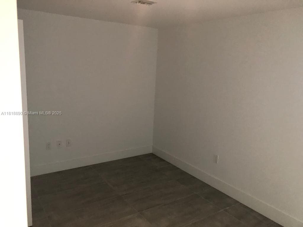 16385 Biscayne Blvd # 1005, North Miami Beach FL 33160 — 10