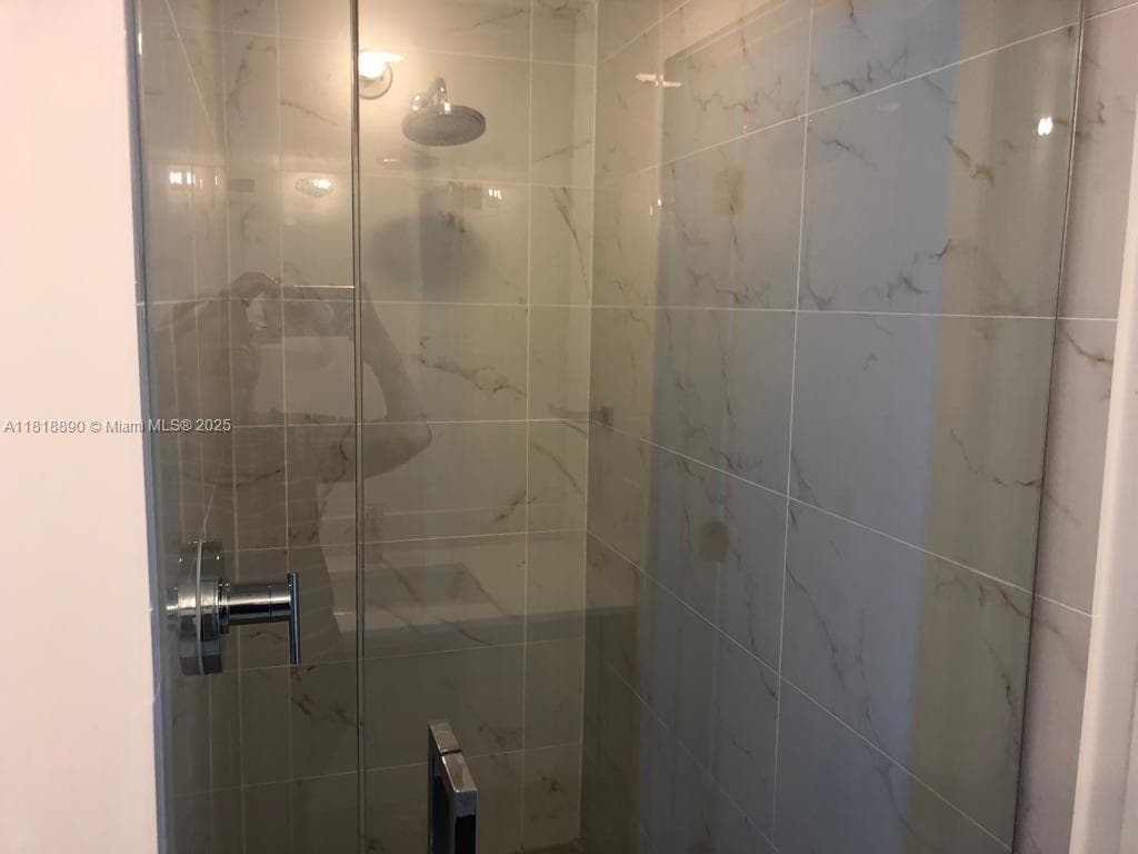 16385 Biscayne Blvd # 1005, North Miami Beach FL 33160 — 33