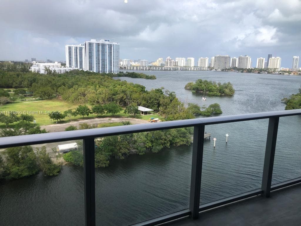 16385 Biscayne Blvd # 1005, North Miami Beach FL 33160 — 41