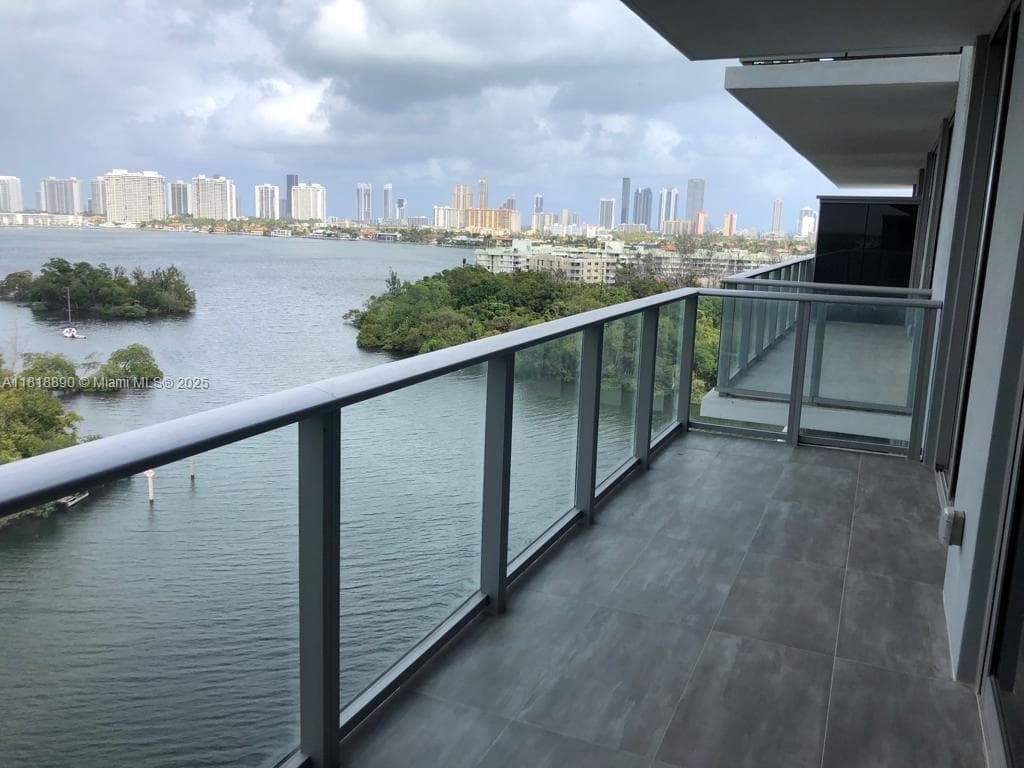 16385 Biscayne Blvd # 1005, North Miami Beach FL 33160 — 45