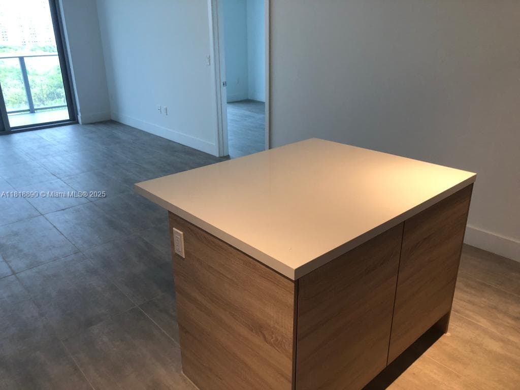 16385 Biscayne Blvd # 1005, North Miami Beach FL 33160 — 51