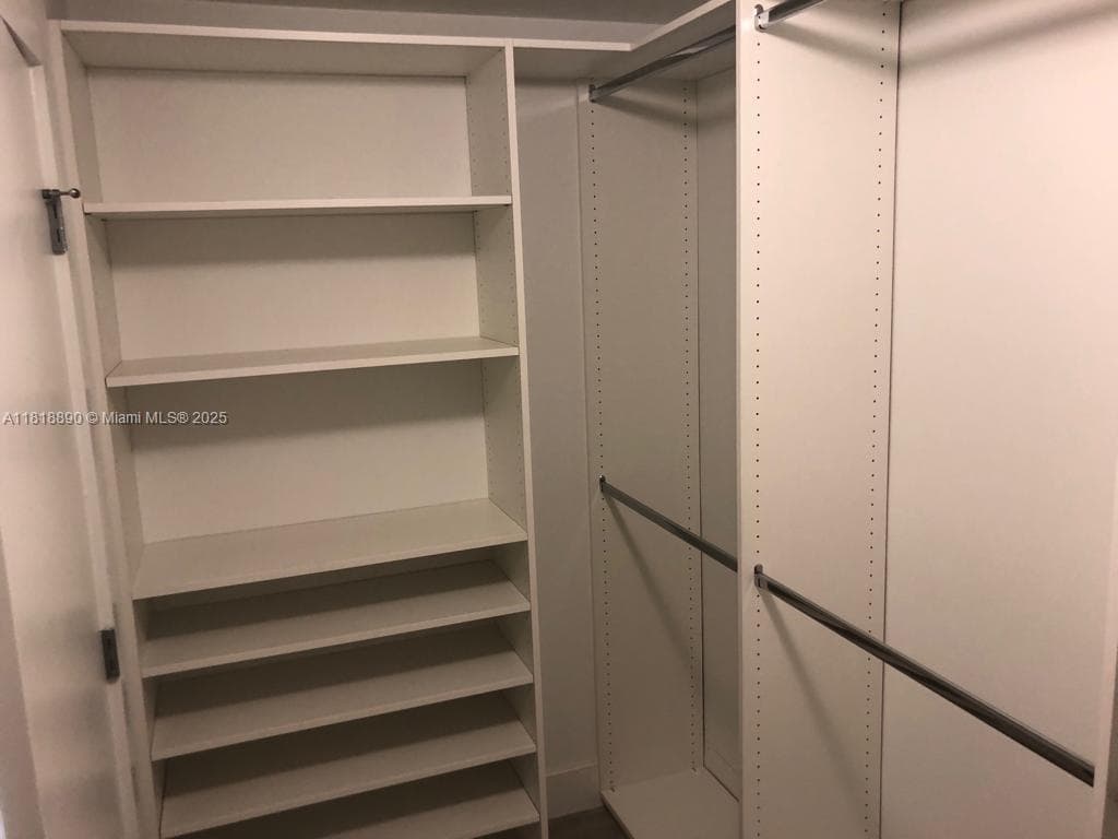 16385 Biscayne Blvd # 1005, North Miami Beach FL 33160 — 37