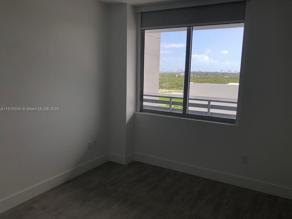16385 Biscayne Blvd # 1005, North Miami Beach FL 33160 — 15