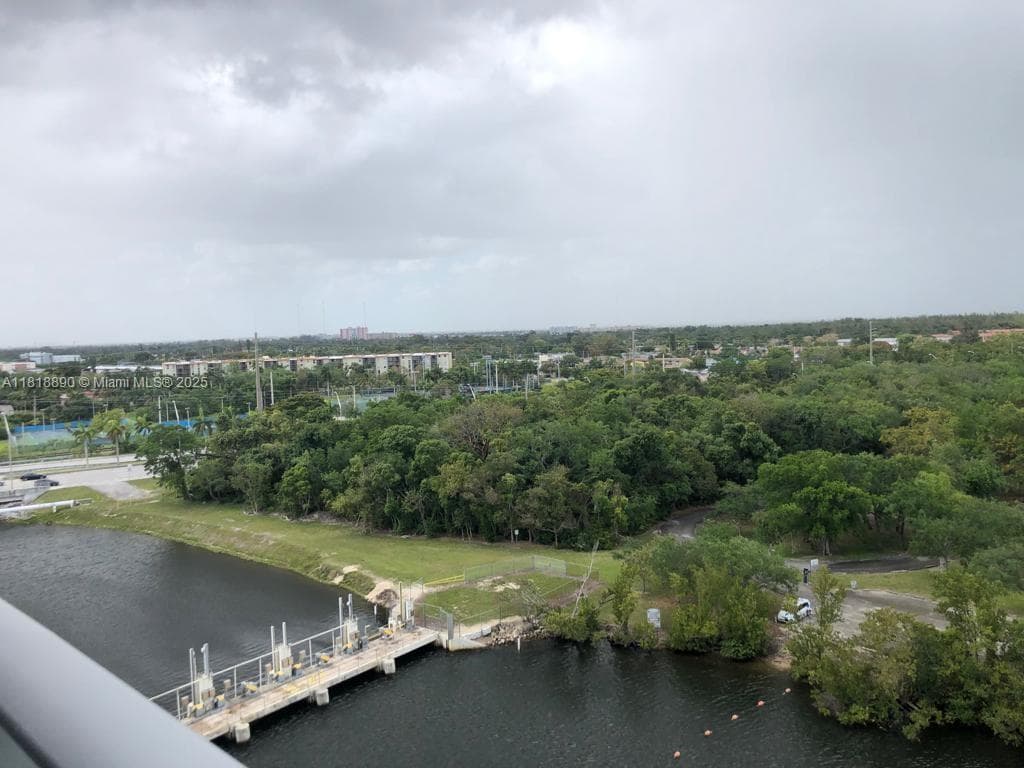 16385 Biscayne Blvd # 1005, North Miami Beach FL 33160 — 48