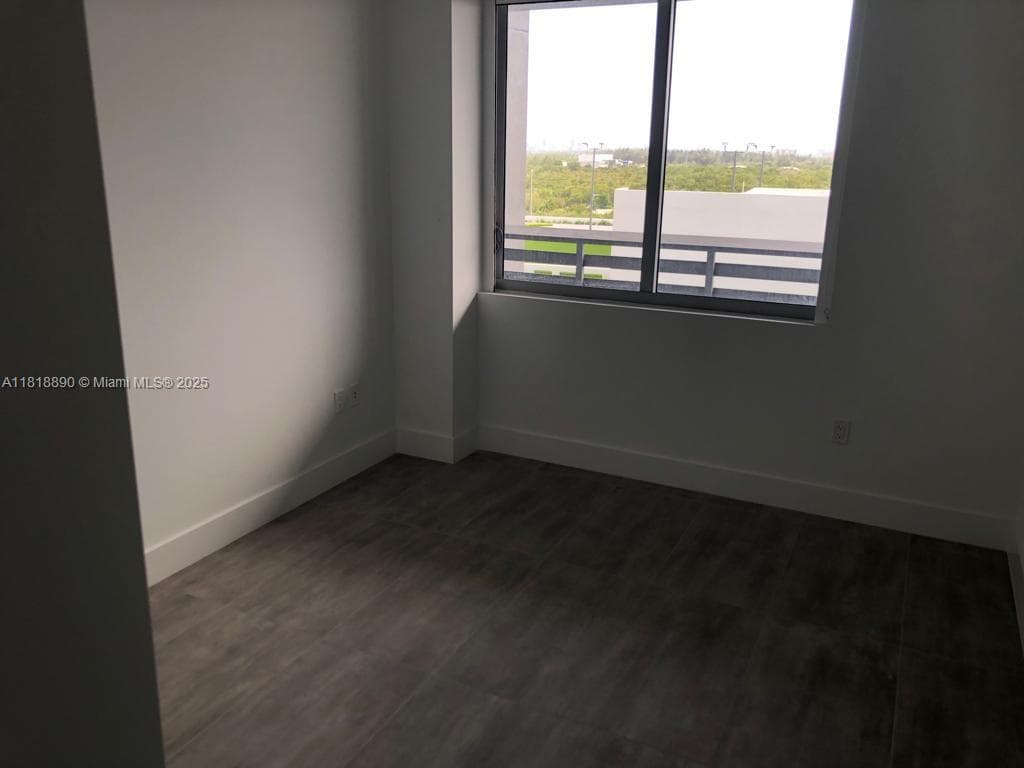16385 Biscayne Blvd # 1005, North Miami Beach FL 33160 — 19