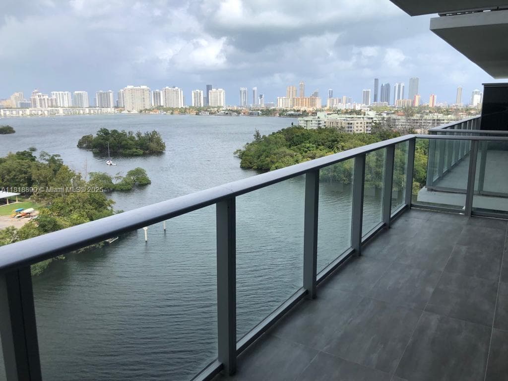 16385 Biscayne Blvd # 1005, North Miami Beach FL 33160 — 44